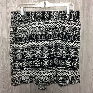 NWT Black and White Print Shorts  PLUS SIZE
